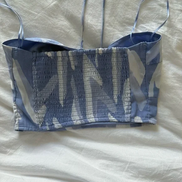 ABERCROMBIE BLUE AND WHITE PATTERN CROP TOP - Picture 3 of 4